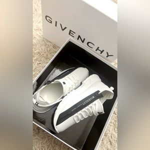 GIVENCHY SPECTRE RUNNER ZIP WHITE FLAT